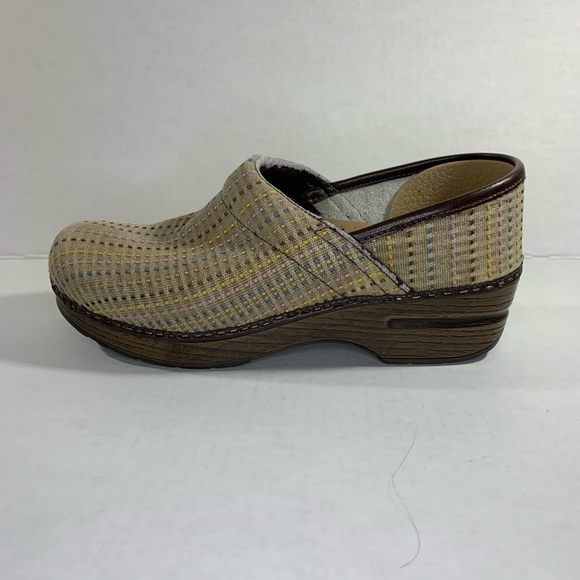 Dansko Shoes - Dansko size 39 wood look mule